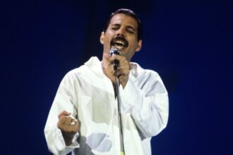 freddie mercury ar fi avut o fiica secreta care acum a ajuns la varsta de 48 de ani m a pretuit ca pe o comoara dezvaluirea facuta intr o noua carte biografica 6831af603dba8