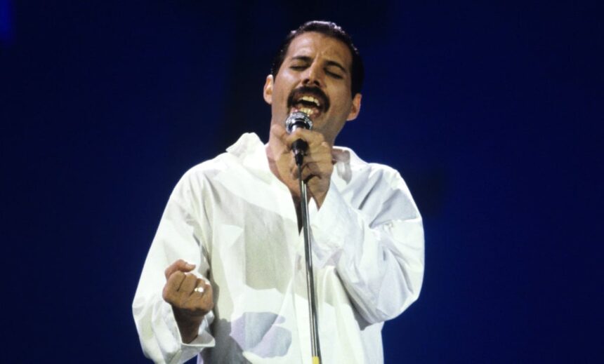 Fiica ascunsă a lui Freddie Mercury, acum la 48 de ani: „M-a prețuit ca pe o bijuterie” - o revelație dintr-o biografie recentă. 1 freddie mercury ar fi avut o fiica secreta care acum a ajuns la varsta de 48 de ani m a pretuit ca pe o comoara dezvaluirea facuta intr o noua carte biografica 6831af603dba8