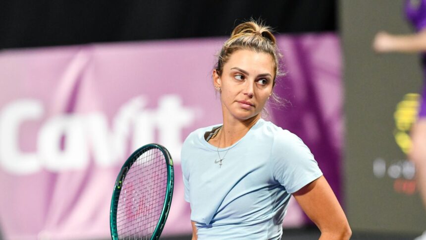 Jaqueline Cristian, înfruntată de Swiatek, păstrează titlul de româncă #1 la Roland Garros 2025: câți bani a obținut pentru fiecare minut petrecut pe terenul parizian. 1 galerie foto batuta de swiatek jaqueline cristian ramane romanca 1 la roland garros 2025 cati bani a castigat per minut jucat la paris 6839cc4a3c1f4