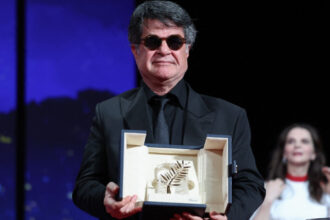 galerie foto cannes 2025 trofeul palme dor castigat de filmul un simplu accident lista completa a premiilor 6835db949ddc8