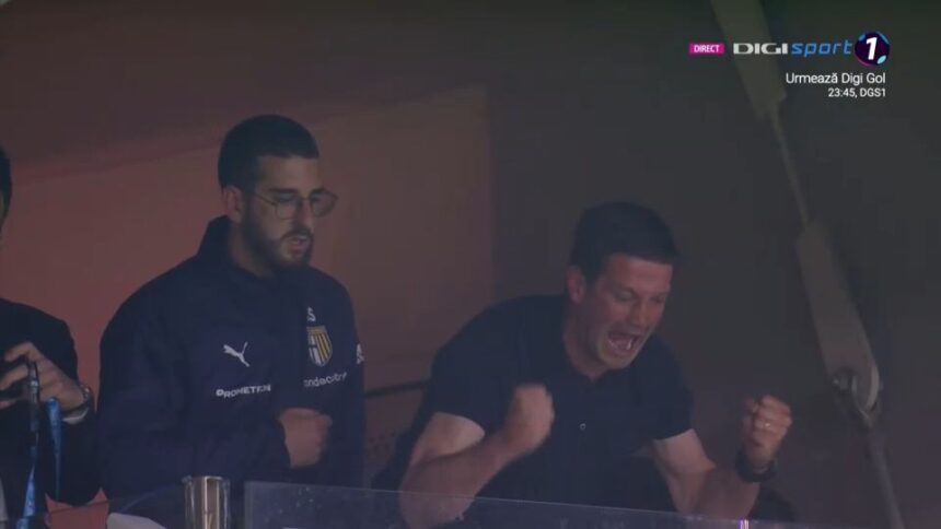 O explozie de bucurie! Cristi Chivu a sărbătorit cu pasiune în tribune, după reușita decisivă a echipei Parma 1 galerie foto ce descatusare cristi chivu s a dezlantuit in tribune dupa golul victoriei marcat de parma 68338933da8fe