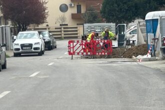 galerie foto constructori neautorizati au distrus asfaltul proaspat turnat pe strada bratislava din constanta 6829d411296e3