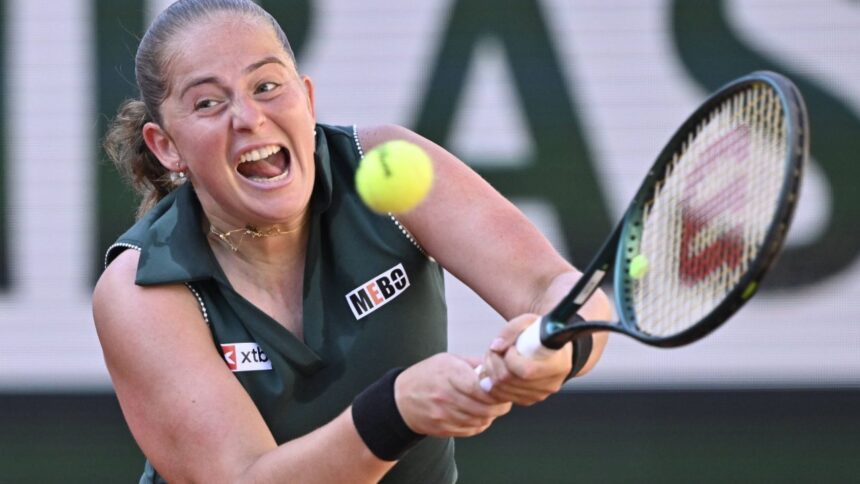 Ostapenko, după apelul său de a nu fi subestimată, a fost învinsă într-o manieră surprinzătoare la Roland Garros 2025. 1 galerie foto dupa ce a rugat lumea sa nu o subestimeze ostapenko a suferit o eliminare umilitoare la roland garros 2025 683ad081e9045
