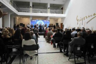 galerie foto gala luminilor un regal cultural de inalta tinuta gratie eroilor de la aceasta editie va fi dotat laboratorul de design si graphic design al facultatii de arte din constanta 683466744e3c5