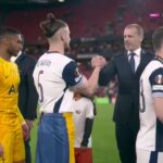 "Momente strălucitoare cu Radu Drăgușin la Bilbao: a înălțat tricolorul și a obținut medalia de campion UEL" 3 galerie foto imagini fabuloase cu radu dragusin la bilbao si a strans tricolorul de mijloc si a primit medalia de castigator uel 682e4a68ca267