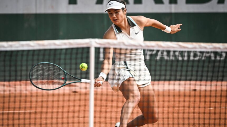 „Regrete și emoții: Emma Răducanu își împărtășește sentimentele legate de retragerea lui Andy Murray” 1 galerie foto inca ma simt prost emma raducanu urmarita de vinovatie pentru ce i a facut lui andy murray anul trecut la retragere 683806ce721ae