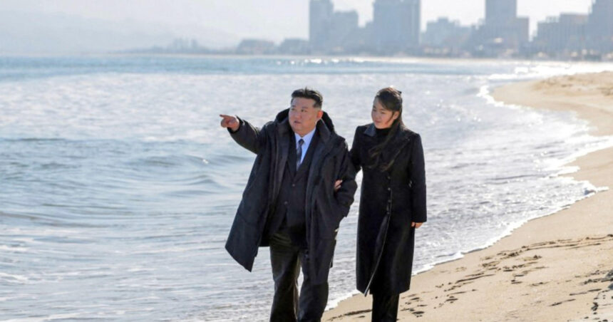 Kim Jong Un inaugurează un impresionant complex turistic în Coreea de Nord, dar rămâne un mister cum vor fi ocupate cele mii de camere ale stațiunii. 1 galerie foto kim jong un deschide un mega complex turistic in coreea de nord dar nu este clar cum va umple miile de camere din statiune 6818aaeb95ce7