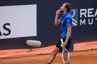 galerie foto public ostil in turneele de tenis de la roma prin ce au trecut medvedev si o jucatoare de numai 22 de ani 68273ec03630f
