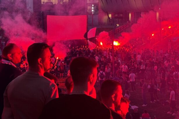 galerie foto show total ce au facut fanii universitatii cluj dupa ce au refuzat sa mearga in gruia pentru cfr u 681662d2e11bc