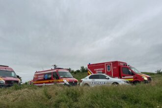 galerie foto update adultul a fost declarat decedat alerta un barbat si fiul lui minor au cazut in apa in portul medgidia 6833774bb0ec0