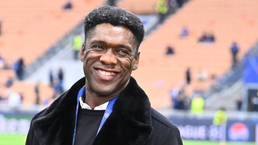 Seedorf, titanul fotbalului, revine pe teren datorită iubirii sale, care l-a îndrumat și către Islam: „Bine ai venit!“ 1 galerie foto uriasul seedorf a revenit in fotbal convins de superba sa sotie care l a convertit si la islam bine ai venit 6823157525e64