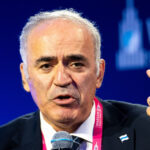 Garry Kasparov: Alege să votezi, altfel riscă să trăiești ca în Rusia sau China! 3 garry kasparov daca nu votezi pentru ca ai impresia ca decizia nu e in mainile tale poti sa ajungi ca in rusia sau china 6820b26b39fe6