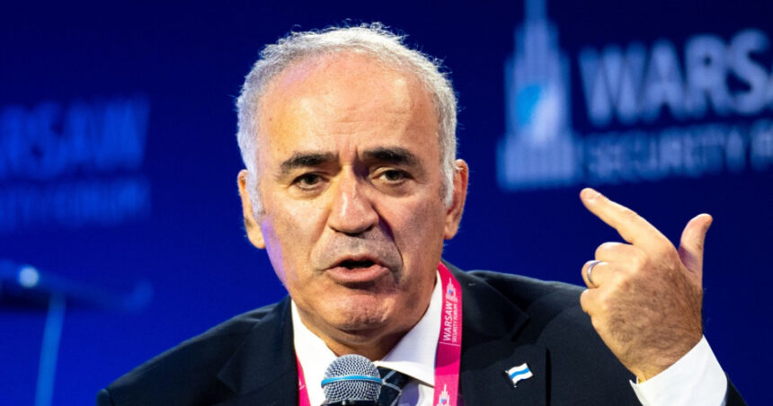 Garry Kasparov: Alege să votezi, altfel riscă să trăiești ca în Rusia sau China! 1 garry kasparov daca nu votezi pentru ca ai impresia ca decizia nu e in mainile tale poti sa ajungi ca in rusia sau china 6820b26b39fe6