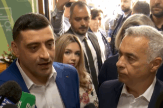 george simion insotit de calin georgescu au votat la sectia din mogosoaia ei sunt insotiti de sotiile lor 68296e52358e4