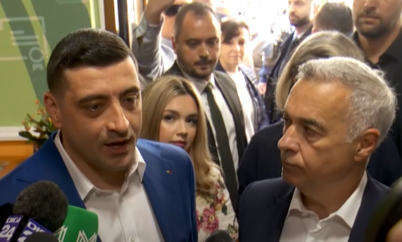 George Simion și Călin Georgescu, alături de soțiile lor, au exercitat dreptul de vot în Mogoșoaia. 1 george simion insotit de calin georgescu au votat la sectia din mogosoaia ei sunt insotiti de sotiile lor 68296e52358e4