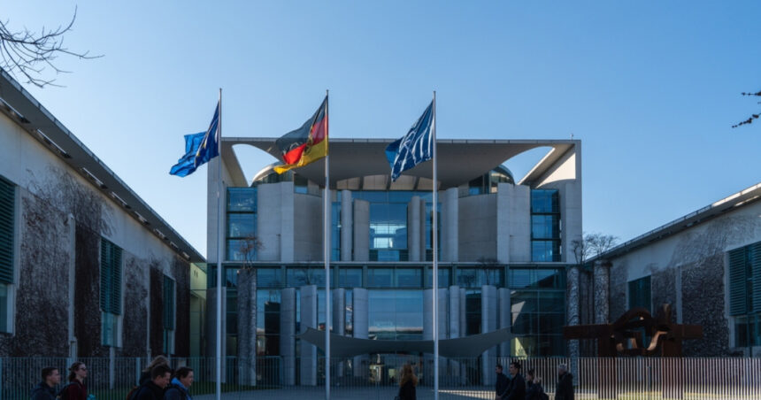 Germania impune limite în procesul de reunificare a familiilor imigranților și în obținerea cetățeniei 1 germania a decis restrictionarea reintregirii familiilor imigrantilor si acordarea cetateniei 6838409190633