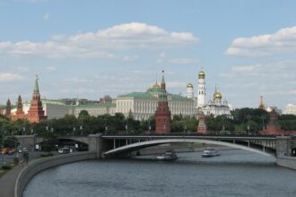 guvernul rus pregateste reduceri semnificative ale proiectelor cheie de sustinere a economiei nationale pentru a compensa scaderea drastica a veniturilor din exporturile de petrol si gaze 683055a517f38