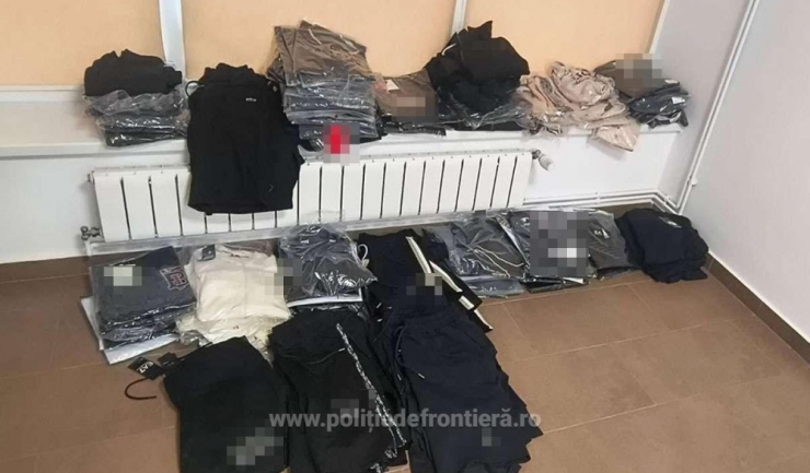 Poliția de frontieră din Mangalia a confiscat articole vestimentare falsificate în valoare de peste 70 de mii de lei 1 haine contrafacute in valoare de peste 70 de mii de lei confiscate de politistii de frontiera la mangalia 682dc839dc4d7