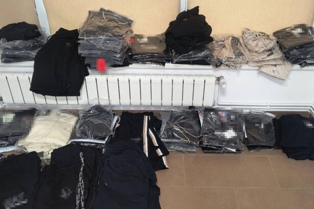 haine de firma fara acte descoperite de politistii de frontiera la mangalia intr un autocar care venea din turcia 682d9eab0c27e