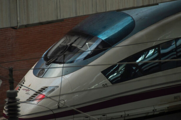 hotii de cupru au blocat o parte a retelei de trenuri de mare viteza din spania 6818b05984fee