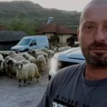Casa lui Cheloo din Breaza: Viața la țară și bucuriile muncii de zi cu zi 3 imagini cu casa lui cheloo din breaza s a mutat la tara si nu se fereste de treburile gospodaresti 68343cf64fc3e