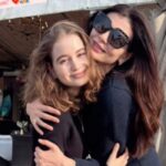 Irina Columbeanu strălucește la balul de absolvire: reacția surprinzătoare a Monicăi Gabor! 2 imagini cu irina columbeanu la balul de absolvire cum a reactionat monica gabor cand a vazut o 6836c0479dd41