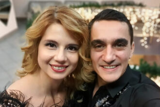 imagini de la nunta lui marian dragulescu cu simona carmen mireasa a purtat o rochie de mireasa 2 in 1 iar mirele a aratat elegant in negru 6832cf62d994b