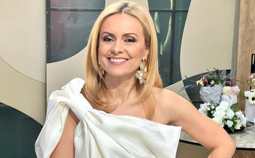 Capturi inedite cu fiica Simonei Gherghe: Ana sărbătorește 8 ani! „Viața alături de tine este un carusel plin de emoții și fericire” 1 imagini rare cu fiica simonei gherghe ana a implinit 8 ani viata cu tine e un carusel de emotii si bucurii 68307d27ce328