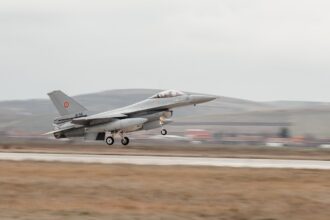 inca doua aeronave f 16 care vor intra in dotarea bazei de la kogalniceanu au sosit in romania din norvegia 682f7688ad4c0