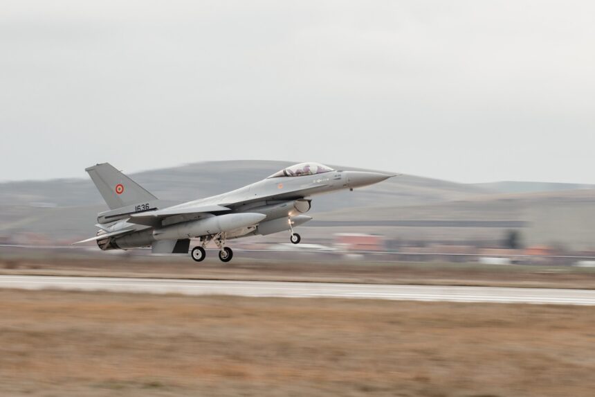 România primește încă două avioane F-16 pentru Baza de la Kogălniceanu, aduse din Norvegia! 1 inca doua aeronave f 16 care vor intra in dotarea bazei de la kogalniceanu au sosit in romania din norvegia 682f7688ad4c0