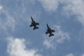 inca doua aeronave f 16 cumparate din norvegia au aterizat astazi in romania 682f3405dee51