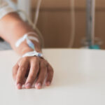 Un alt luptător împotriva cancerului câștigă bătălia în instanță: Curtea de Apel Cluj obligă statul român să acopere costurile pentru tratamentul de vârf. 2 inca un bolnav de cancer isi face dreptate in instanta curtea de apel cluj obliga statul roman sa i deconteze tratamentul inovator 6836d30576dd5