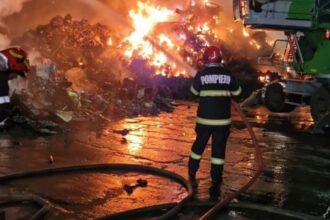 incendiu in portul constanta sute de tone de deseuri feroase cuprinse de flacari 683b32c7ee500