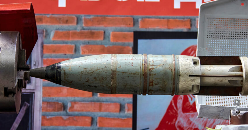 Semnale alarmante: Rusia își extinde capacitățile militare cu o nouă uzină de explozibili în Siberia, indicând că conflictul din Ucraina nu s-a încheiat. 1 indicii ca razboiul din ucraina e departe de final rusia construieste o fabrica majora de explozibili intr o zona izolata din siberia 681d889a5960c