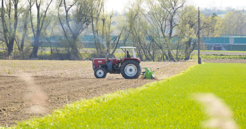 Înscrierile pentru Programul Rabla destinat tractoarelor suspendate la doar o oră de la debutul sesiunii. AFM sugerează posibilitatea unui atac cibernetic. 1 inscrierile in programul rabla pentru tractoare anulate dupa o ora de la deschiderea sesiunii afm nu este exclus un atac cibernetic 6821d6429590b