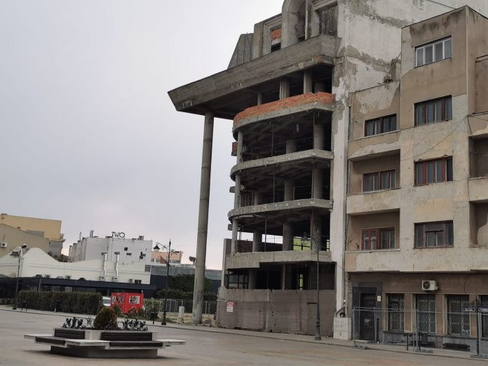 Investitorii eleni din Piața Ovidiu plănuiesc o expansiune a proiectului imobiliar? Consiliul Local Constanța analizează oportunitatea vânzării unui teren adiacent. 1 investitorii greci din piata ovidiu vor sa extinda proiectul imobiliar consiliul local constanta decide vanzarea unui teren din vecinatate 6834f6d87eeae