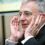 Isărescu: Fiecare persoană are dreptul să-și trăiască îmbătrânirea în stilul propriu, dar unii s-au pierdut în teorii conspiraționiste. Mesajul ăsta public nu reflectă seriozitatea națiunii noastre! 3 isarescu fiecare om poate sa imbatraneasca cum ii place dar unii prea au luat o aiurea asa vad numai conspiratii discursul asta public nu da sentimentul ca suntem o tara serioasa 682c9950e7a4e