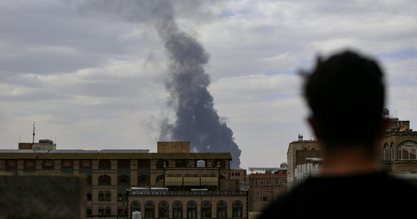 Israelul lovește aeroportul central din Sanaa, iar rebelii Houthi amenință cu răzbunare. 1 israelul a bombardat principalul aeroport din sanaa capitala yemenului rebelii houthi promit represalii 681a358d69903