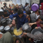 Israelul reîncepe atacurile asupra Fâșiei Gaza. Reprezentant ONU: „În curând, nu explozile, ci lipsa hranei va duce la moartea oamenilor” 3 israelul a reluat bombardamentele in fasia gaza oficial onu in cateva saptamani oamenii vor muri nu de bombe ci de foame 6822f04c19517