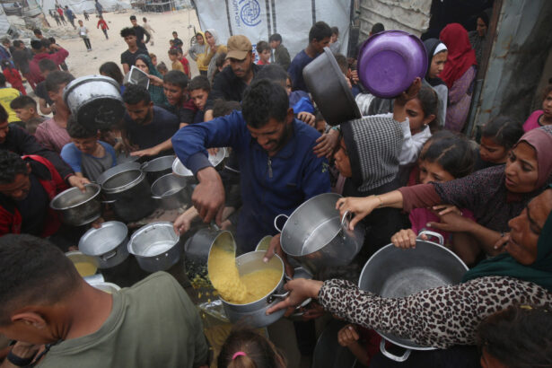israelul a reluat bombardamentele in fasia gaza oficial onu in cateva saptamani oamenii vor muri nu de bombe ci de foame 6822f04c19517
