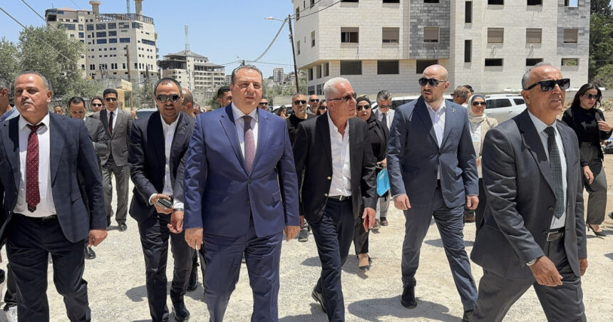 Israelul provoacă indignare după ce forțele sale militare au deschis focul asupra unei delegații internaționale, printre care și reprezentanți din România. 1 israelul starneste furie dupa ce armata sa a tras spre un grup de diplomati din mai multe tari inclusiv romania 682e139f9168f