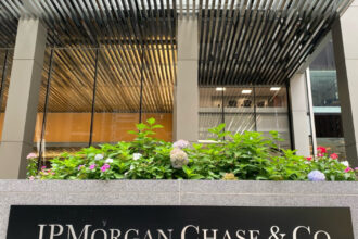 jpmorgan victoria lui nicusor dan reduce riscul politic o scadere a ratingului sub nivelul de investitii mai putin ingrijoratoare 682b2a92b63a0