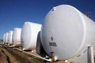 jt grup oil afaceri si profit net in scadere la t1 compania si a redus cu un sfert datoriile 6826b194a9eac