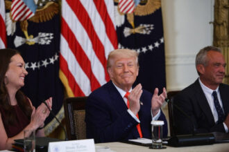 kennedy jr criticat de experti dupa raportul maha despre bolile cronice ale americanilor cere mai mult unt si untura 6830b6a9d44c7
