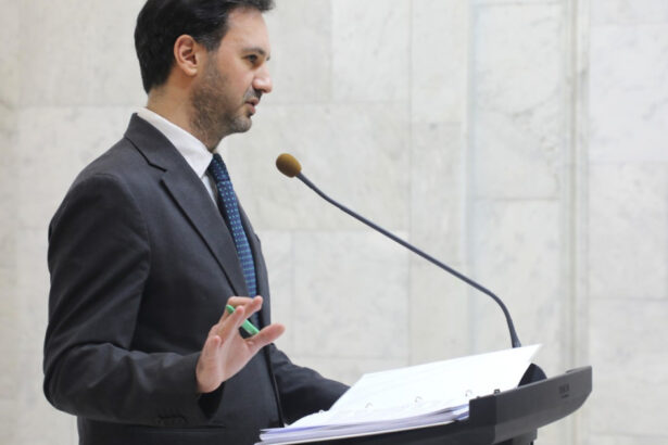 kievul riposteaza dupa ce zaharova l a insultat pe zelenski un latrat de la moscova 682611e802360