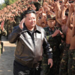 Kim Jong-Un oferă nord-coreenilor beneficii neobișnuite pentru a calma supărarea familiilor soldaților căzuți în conflictul din Ucraina 2 kim jong un acorda nord coreenilor privilegii rare pentru a tempera furia familiilor soldatilor morti in razboiul din ucraina 681c30d1d3a70