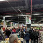 Cocoș își depășește rivalitățile și atinge pragul de un miliard de lei, devenind liderul local în domeniul comerțului cu alimente și anunțând un plan ambițios de expansiune. 3 la cocos in lupta cu marile companii trece borna miliardului de lei si devine cea mai puternica retea locala din comertul alimentar dupa cifra de afaceri plan accelerat de extindere 6824cc6c45e85