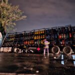 Păcatul iminent: Coliziune între un camion de butelii și o mașină, cu două persoane afectate 3 la un pas de tragedie accident intre un autocamion cu butelii si un autoturism doua victime 68283fe340d4d
