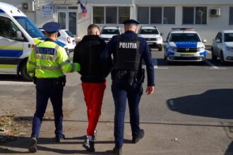 legea fugarilor loveste la constanta hot cu antecedente condamnat pentru furt nu s a prezentat dupa sentinta si are acum in carca si evadarea 682e4a3597fdb