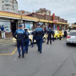 „Misterul unui jaf fabulos în Constanța: lenjerie, etnobotanice și o sumă fabuloasă de 20.000 de lei, învăluite în fumul unui parc și destrămate la spital” 2 lenjerie etnobotanice si 20 000 de lei povestea unui jaf mistic din constanta fumat in parc si spulberat la spital 681a8cc40f1d7